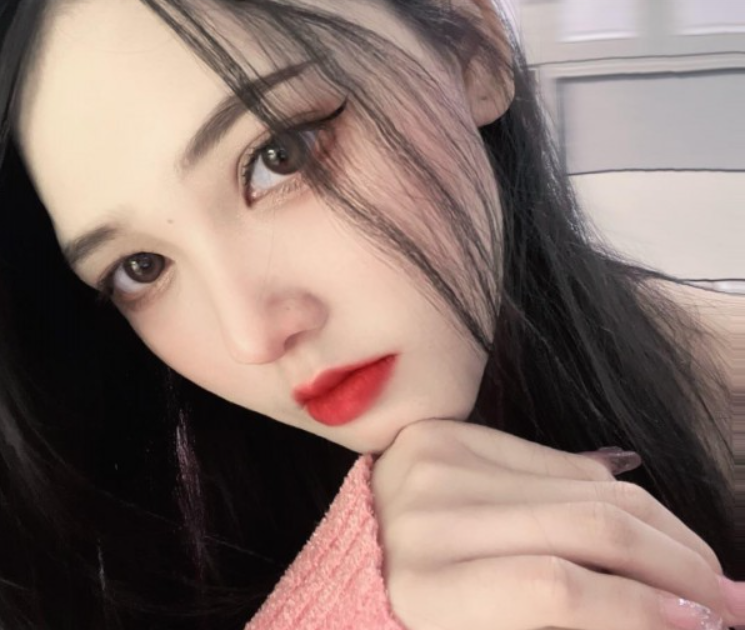 宝安性感短发美女